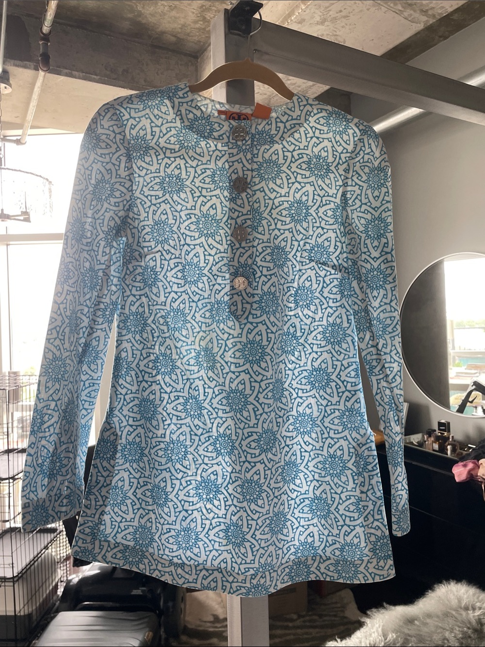 Gorgeous Tory Burch Blue & White Geometric Printed Tunic Blouse